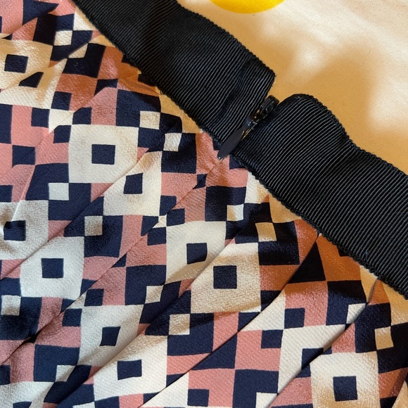 J. Crew Pink Diamond Tile 100% Silk Pleated Short Skirt Size 10 - Picture 9 of 9